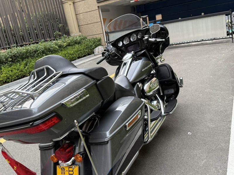 二手哈雷戴维森旗舰滑翔  Limited