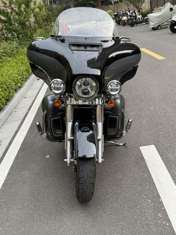 二手哈雷戴维森旗舰滑翔  Limited