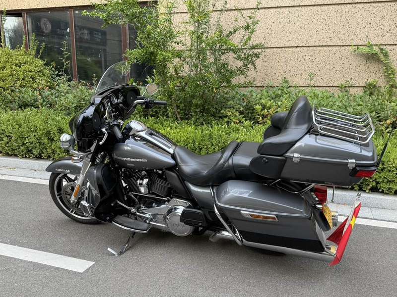 二手哈雷戴维森旗舰滑翔  Limited