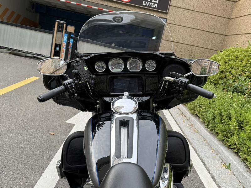 二手哈雷戴维森旗舰滑翔  Limited