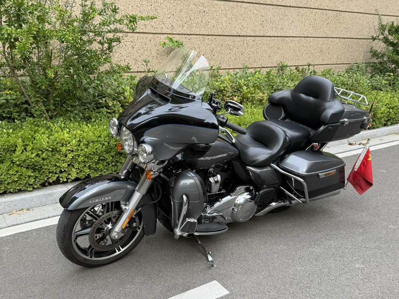 二手哈雷戴维森旗舰滑翔  Limited