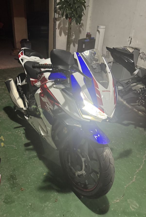 二手本田CBR400R