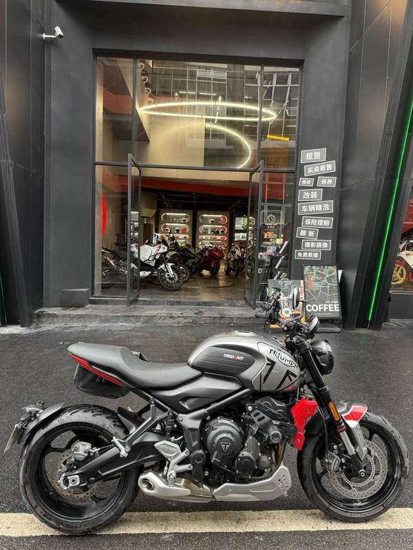 二手凯旋Trident 660