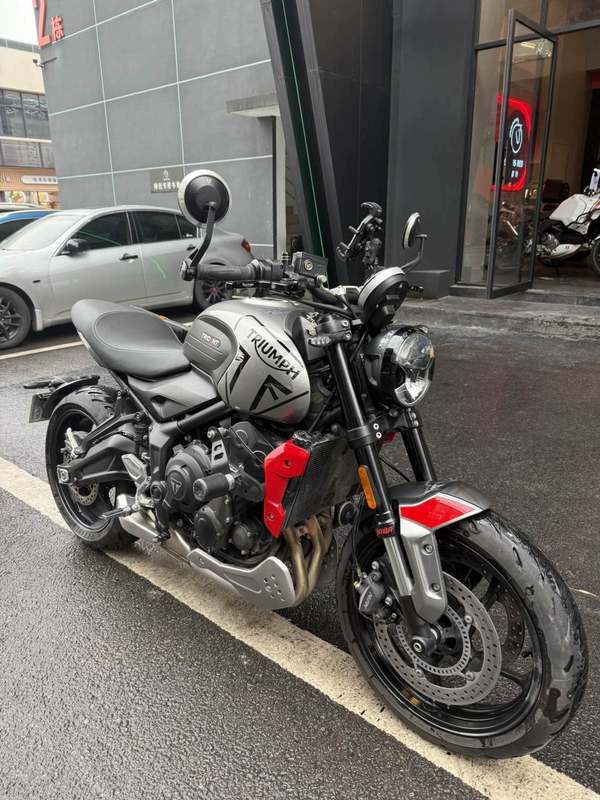 二手凯旋Trident 660