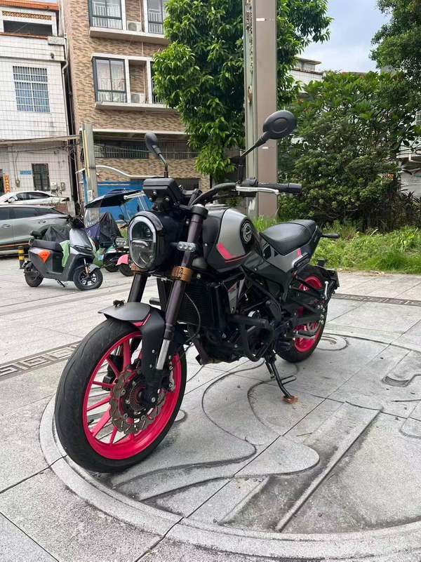 二手贝纳利幼狮 Leoncino 250