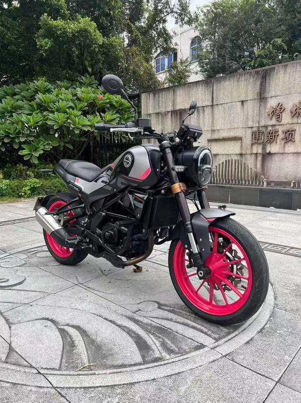 二手贝纳利幼狮 Leoncino 250