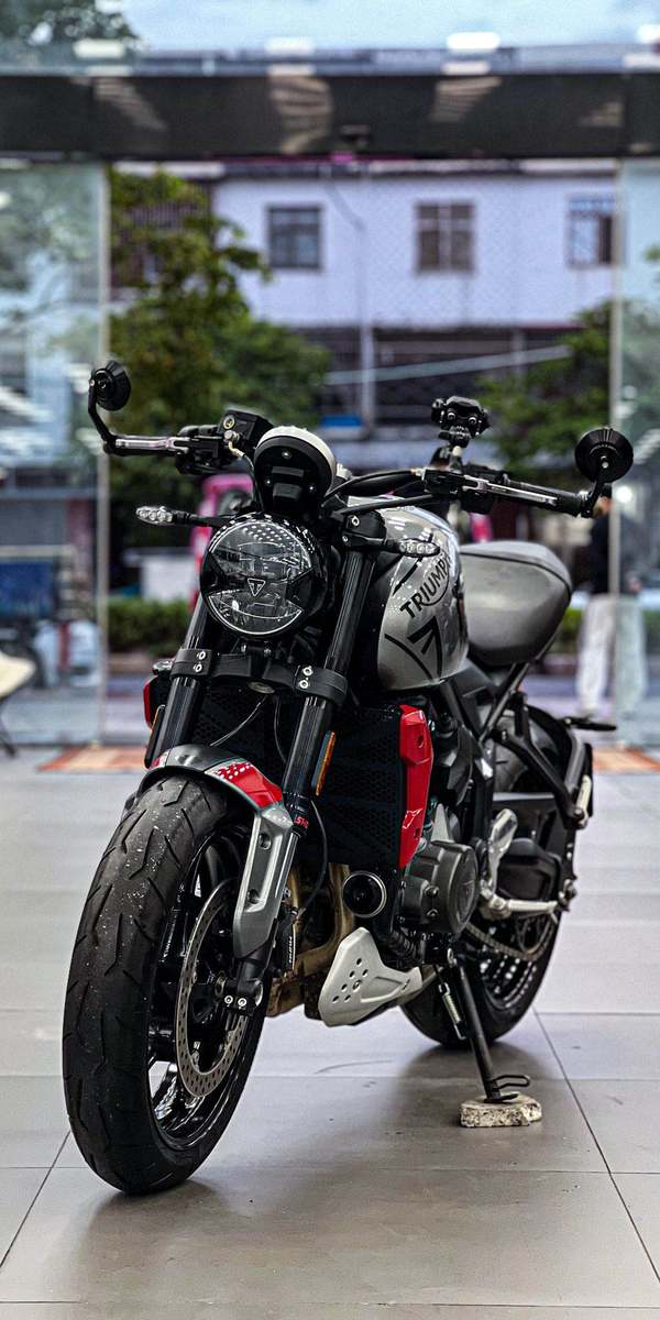 二手凯旋Trident 660