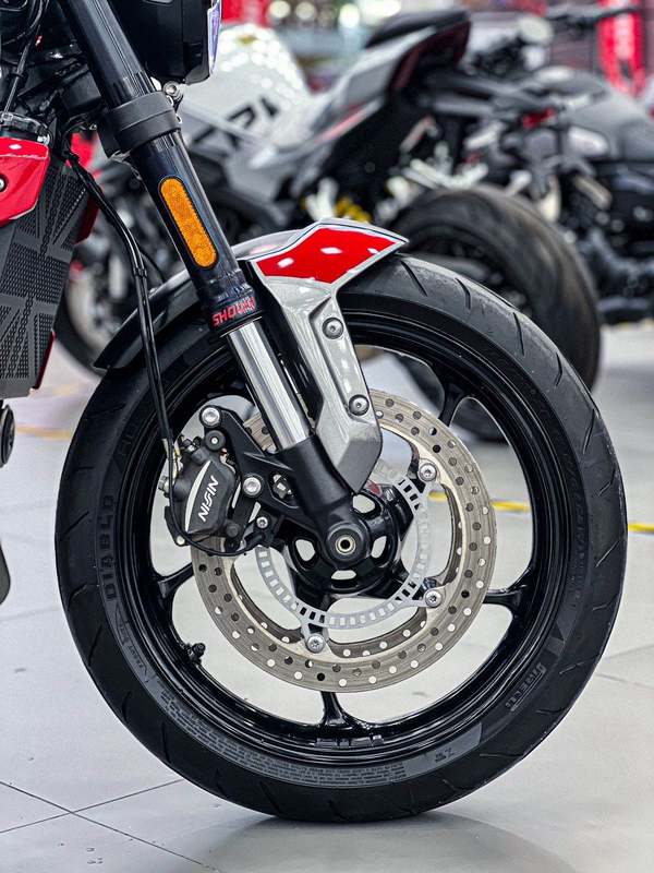 二手凯旋Trident 660