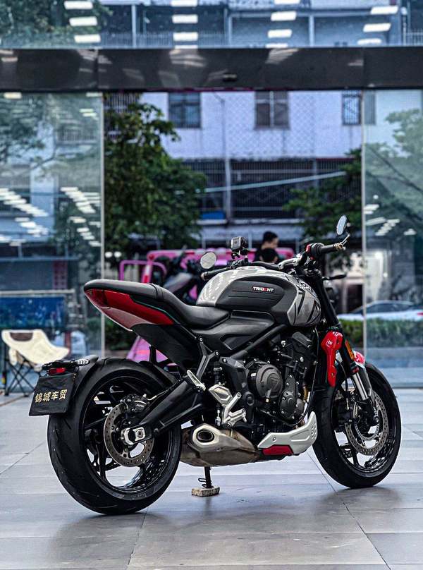 二手凯旋Trident 660