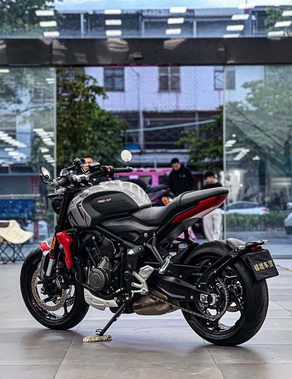 二手凯旋Trident 660