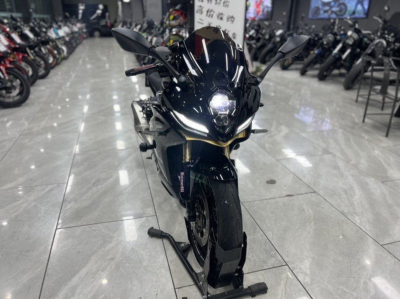 二手贝纳利龙卷风 Tornado 402R