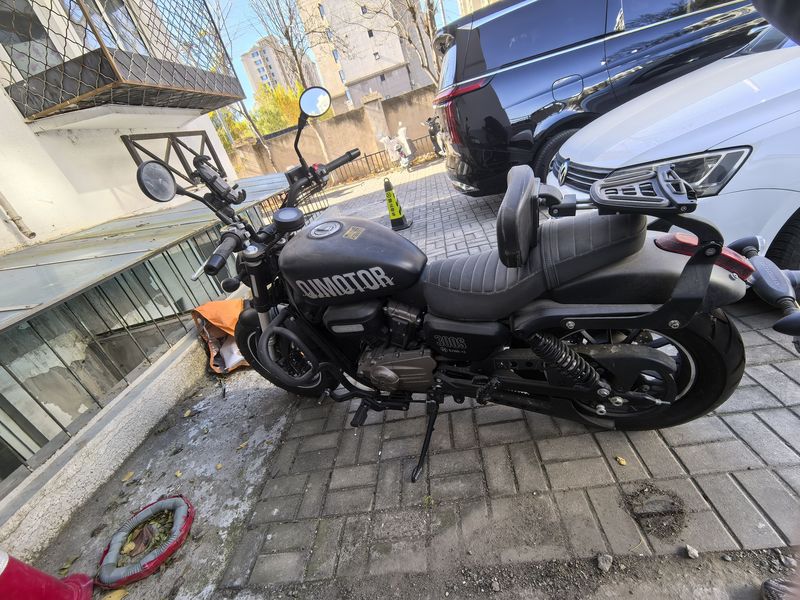二手QJMOTOR闪300
