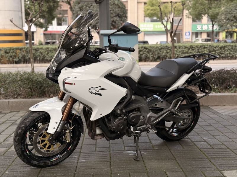 二手贝纳利BN 600 GT