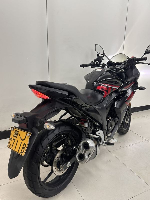 二手济南铃木极客飒 Gixxer 155