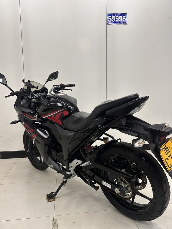 二手济南铃木极客飒 Gixxer 155