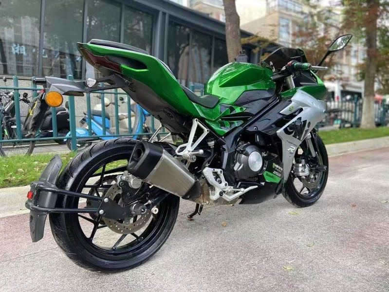 二手贝纳利龙卷风 Tornado 252R