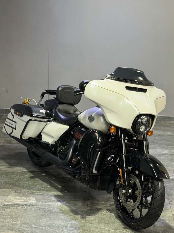 二手哈雷戴维森大道滑翔 Street Glide