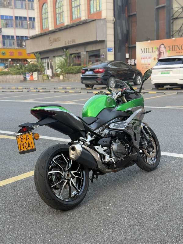 二手贝纳利龙卷风 Tornado 402R