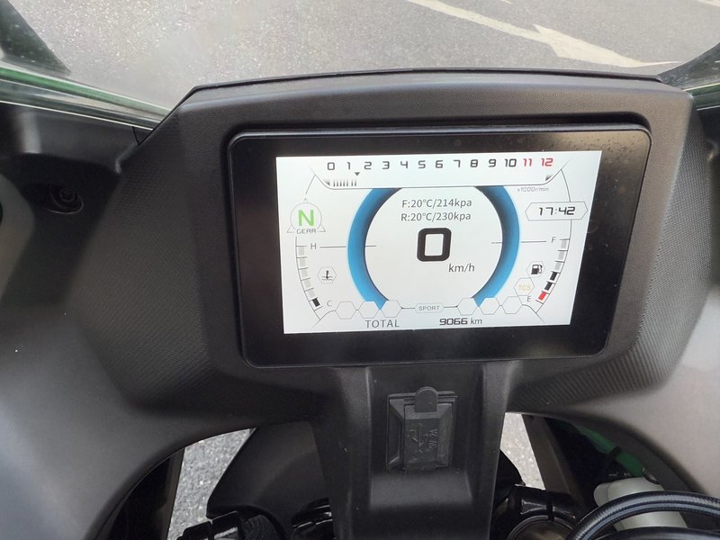 二手贝纳利龙卷风 Tornado 402R