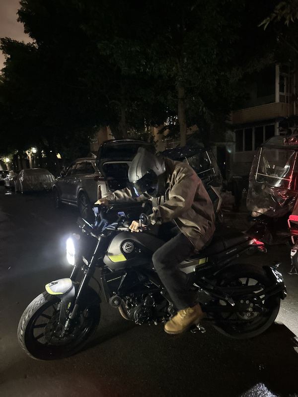 二手贝纳利幼狮 Leoncino 250