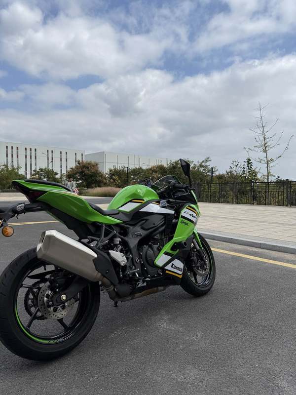 二手川崎ZX-4R