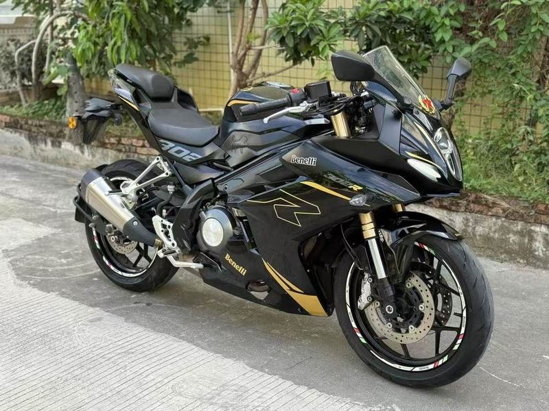 二手贝纳利龙卷风 Tornado 302R