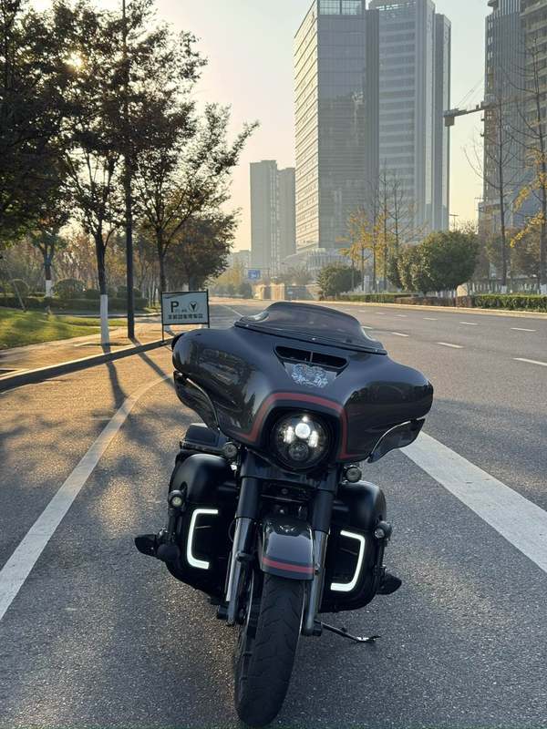 二手哈雷戴维森大道滑翔 Street Glide