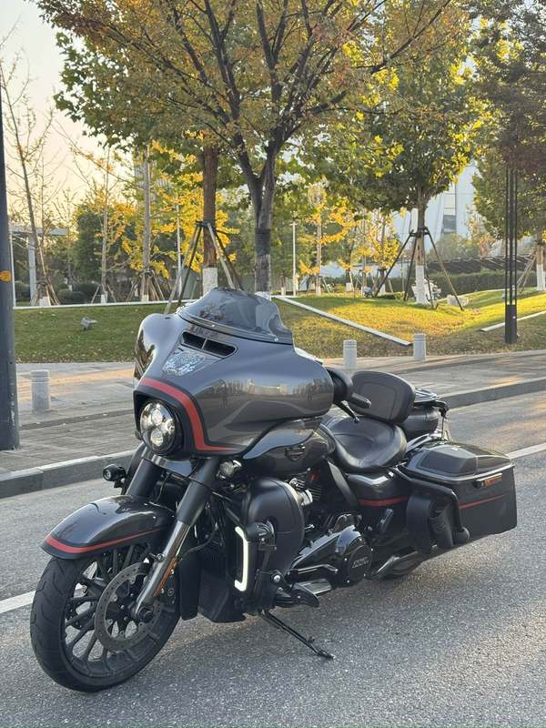 二手哈雷戴维森大道滑翔 Street Glide