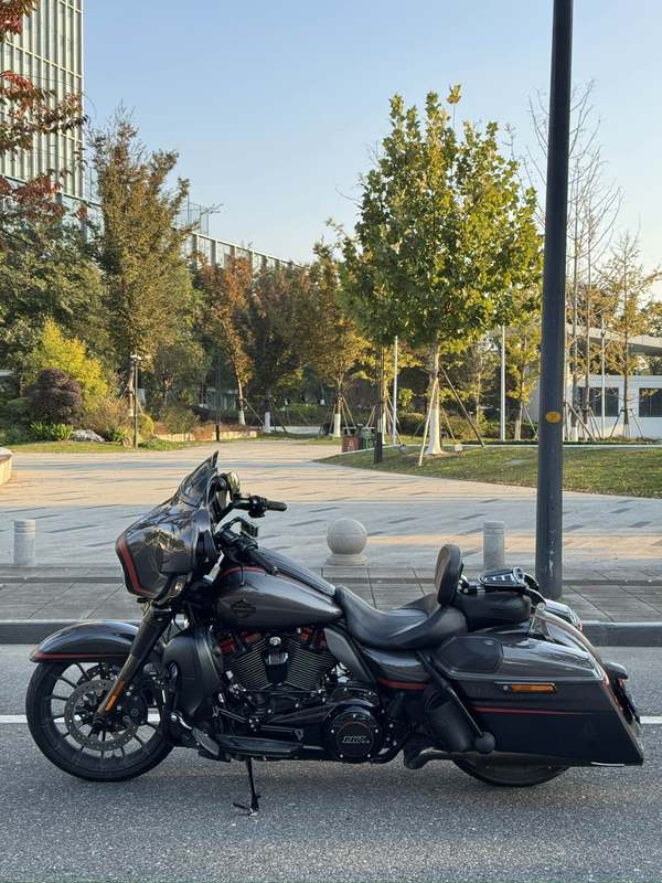 二手哈雷戴维森大道滑翔 Street Glide