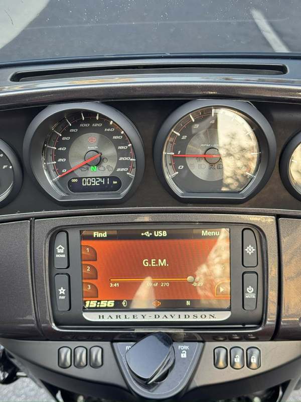 二手哈雷戴维森大道滑翔 Street Glide