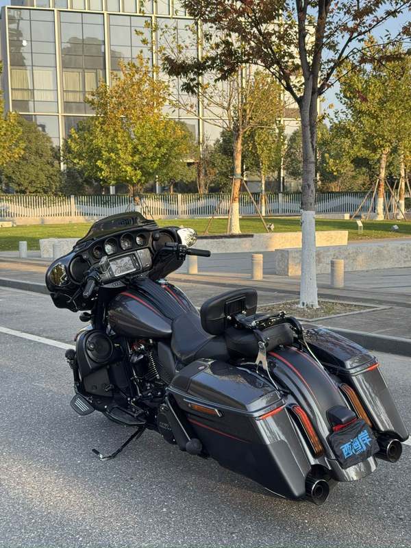 二手哈雷戴维森大道滑翔 Street Glide