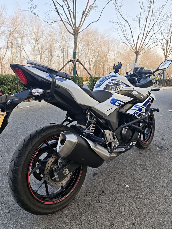 二手豪爵铃木GSX250R