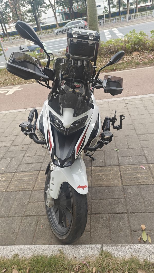 二手贝纳利金鹏 TRK251