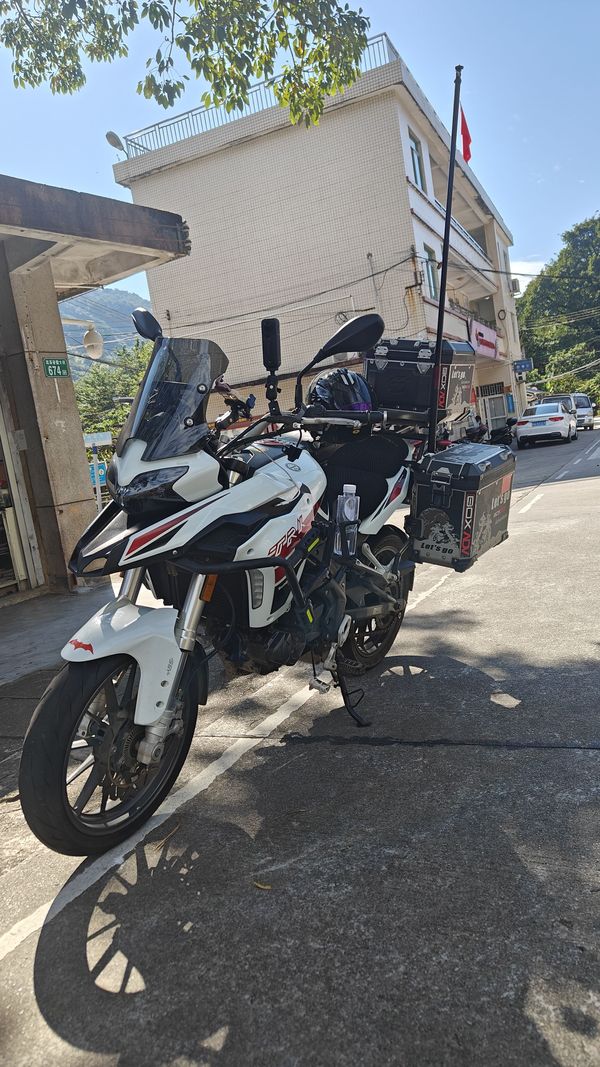 二手贝纳利金鹏 TRK251