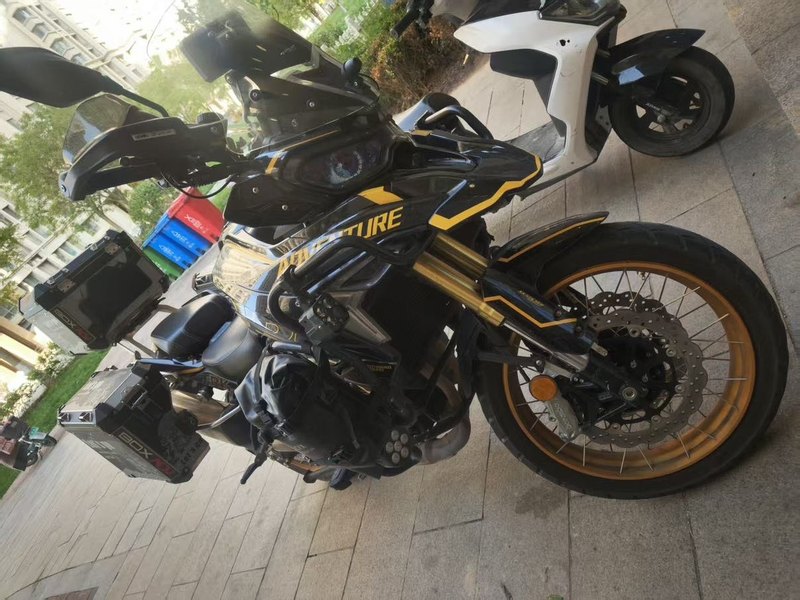 二手贝纳利TRK702