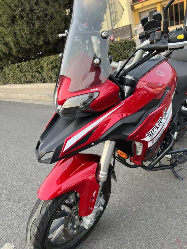 二手贝纳利金鹏 TRK251