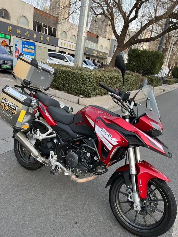 二手贝纳利金鹏 TRK251