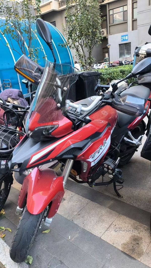 二手贝纳利金鹏 TRK251