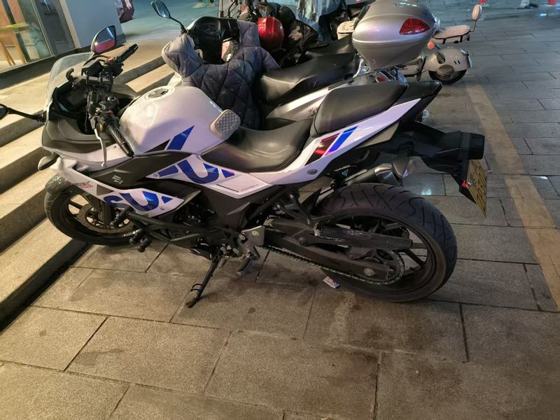 二手豪爵铃木GSX250R