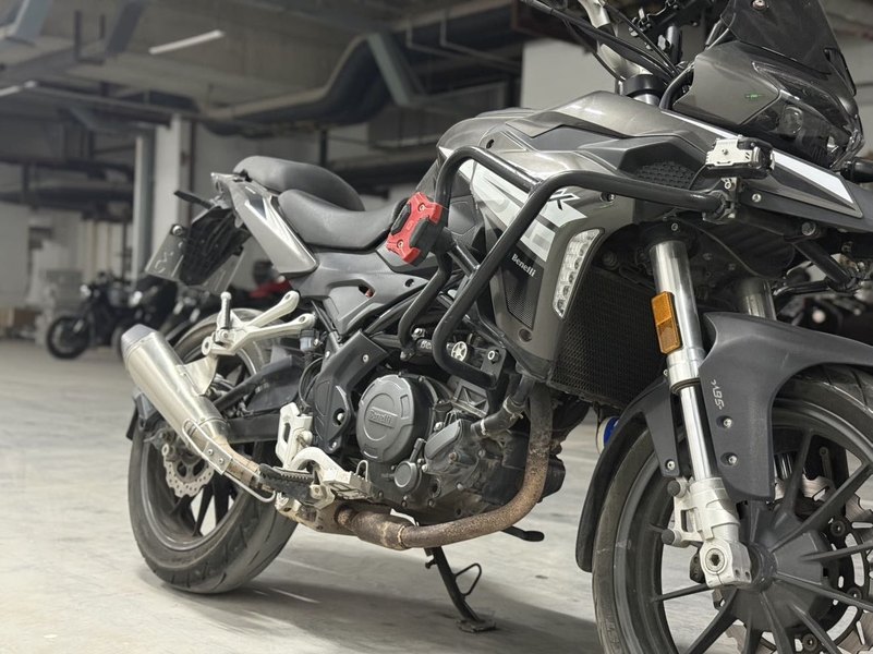 二手贝纳利金鹏 TRK251