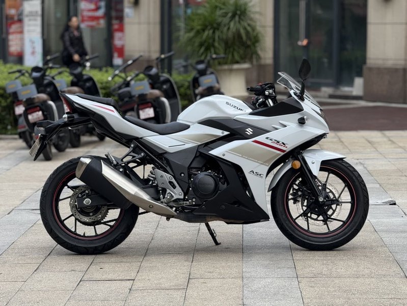 二手豪爵铃木GSX250R