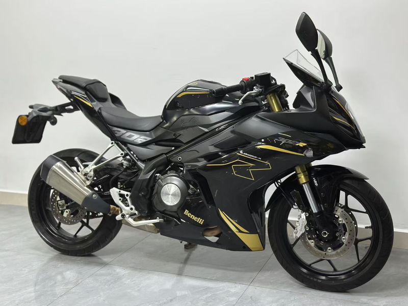 二手贝纳利龙卷风 Tornado 302R