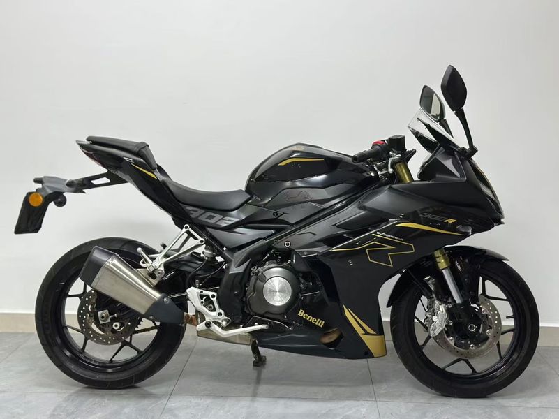 二手贝纳利龙卷风 Tornado 302R