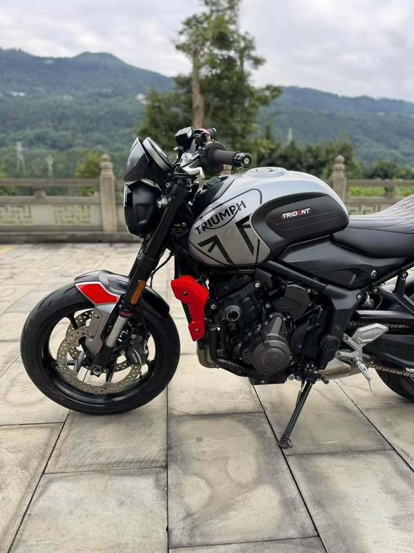 二手凯旋Trident 660