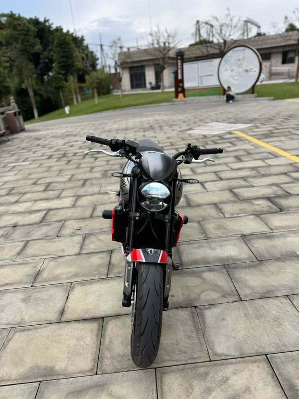 二手凯旋Trident 660