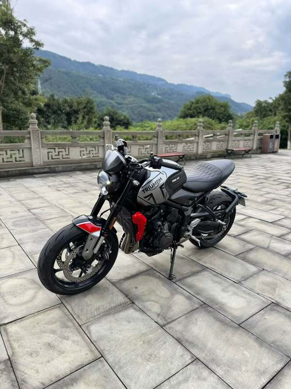 二手凯旋Trident 660