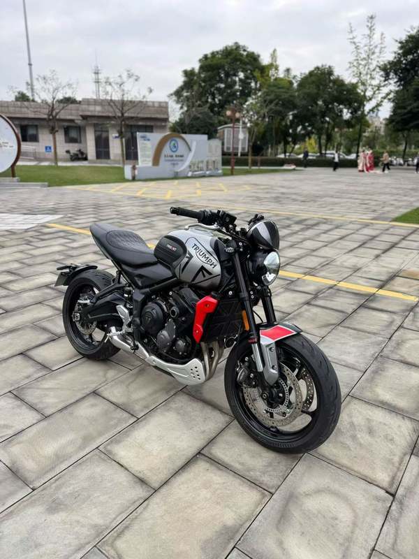 二手凯旋Trident 660