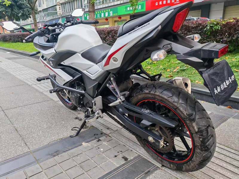 二手豪爵铃木GSX250R