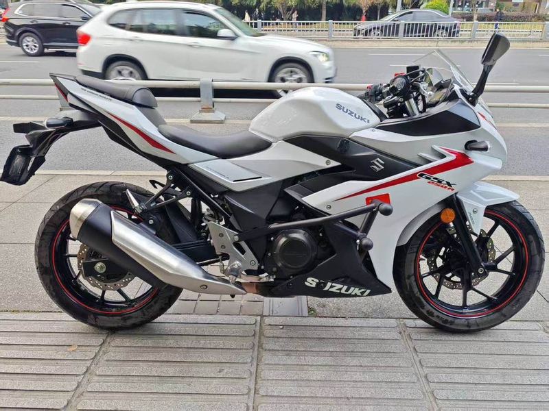二手豪爵铃木GSX250R