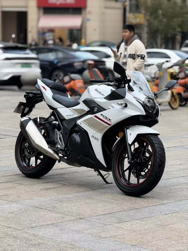 二手豪爵铃木GSX250R
